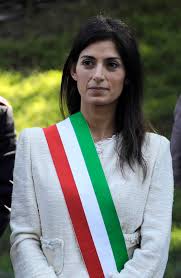 Virginia Raggi vuole ricandidarsi a Roma: il Movimento Cinque Stelle sembra davvero derogare su tutto