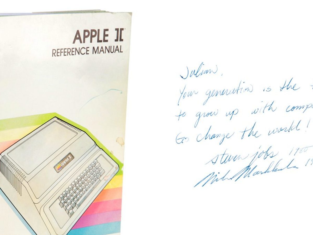 Venduto all'asta per circa 800mila dollari un manuale dell'Apple II firmato da Jobs