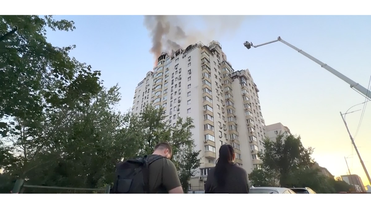 Kiev sotto il fuoco per undici ore: almeno 21 morti. Zelensky accusa Mosca: «La Russia rifiuta ogni proposta di pace e risponde solo con il terrore»