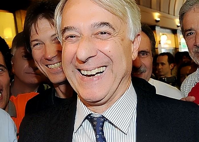 Pisapia apre ad Alfano, Pisapia chiude ad Alfano. Pisapia è il nuovo comico della politica italiana